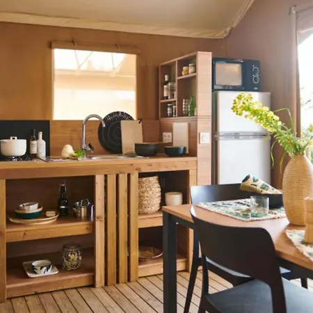 Village La Roseraie Parque de Campismo 4*